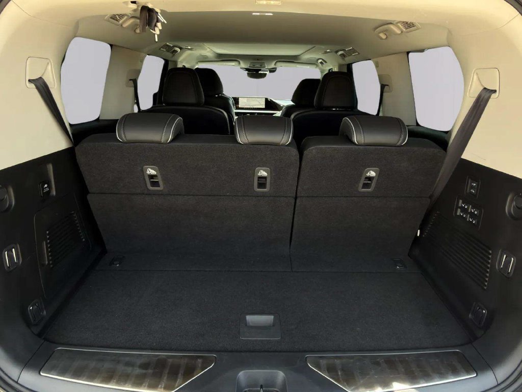 Used 2025 INFINITI QX80 Sensory AWD/4WD image 9