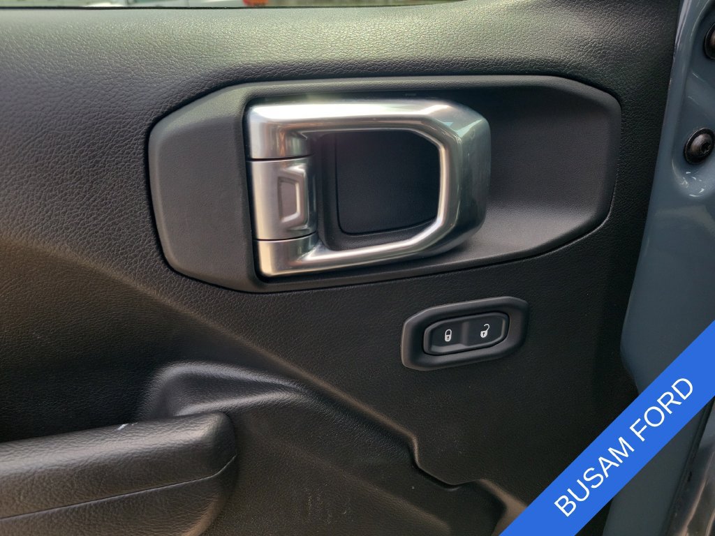 Used 2025 Jeep Wrangler Sport AWD/4WD image 14