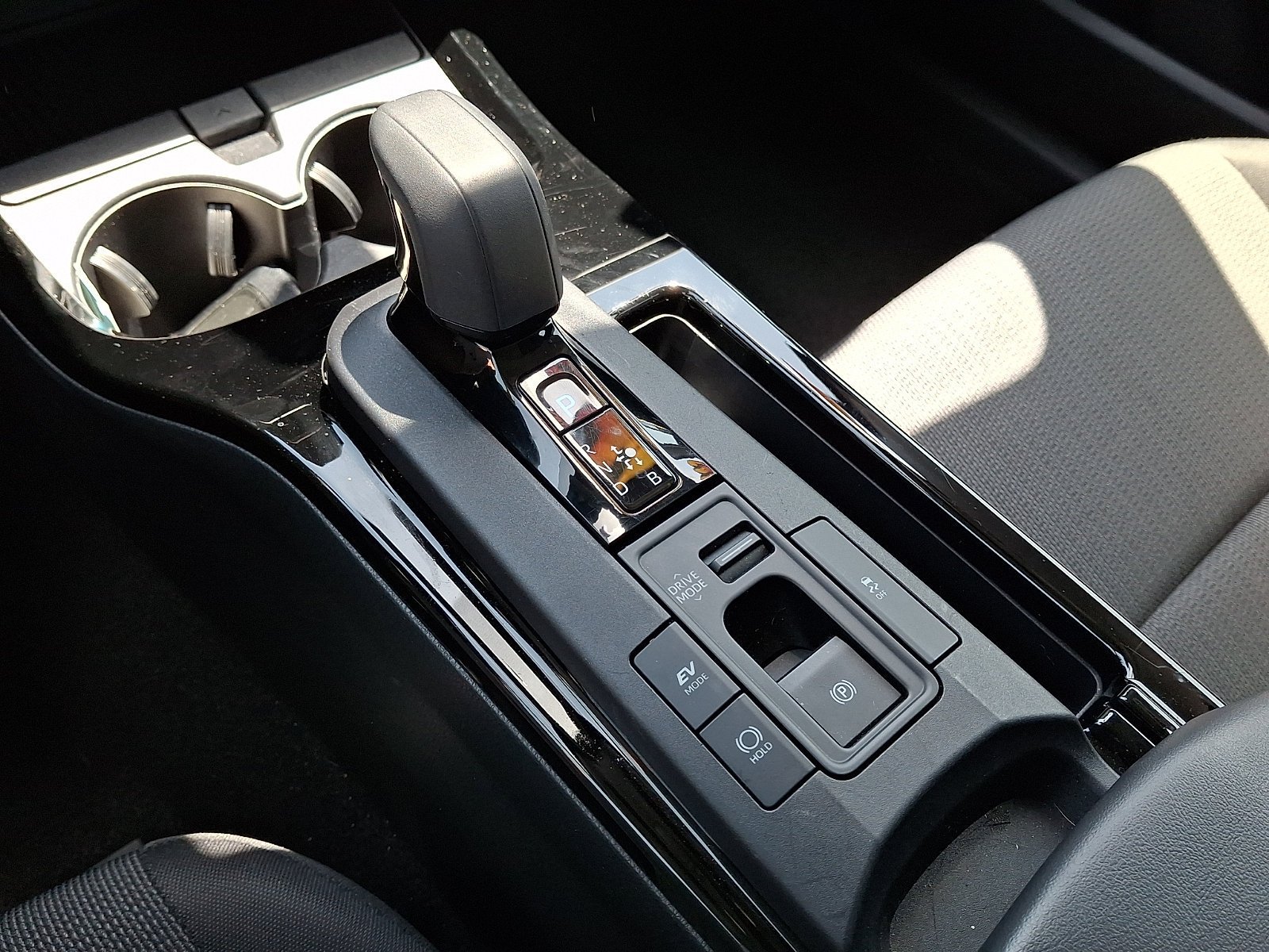 Used 2025 Toyota Prius LE FWD image 16