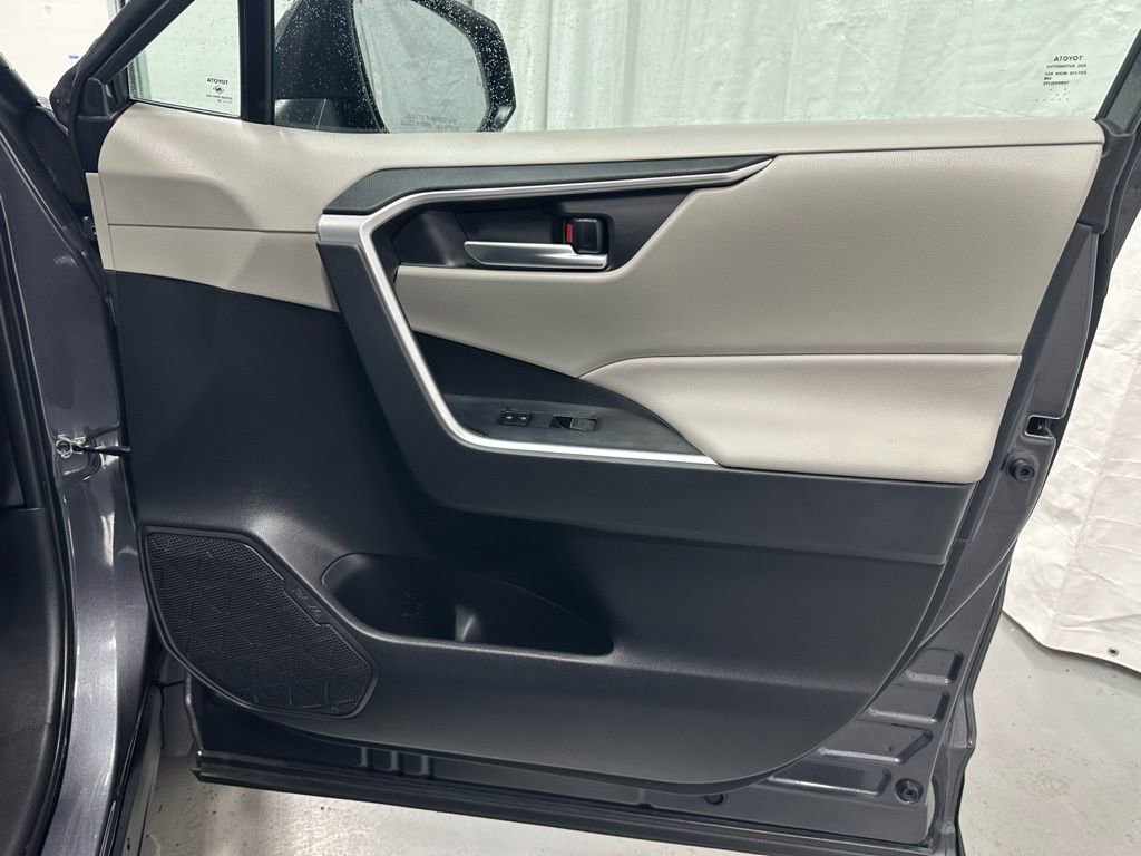 Used 2025 Toyota RAV4 XLE w/ Convenience Package image 55