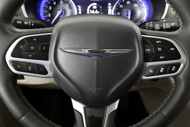 Used 2024 Chrysler Pacifica Touring-L FWD image 26