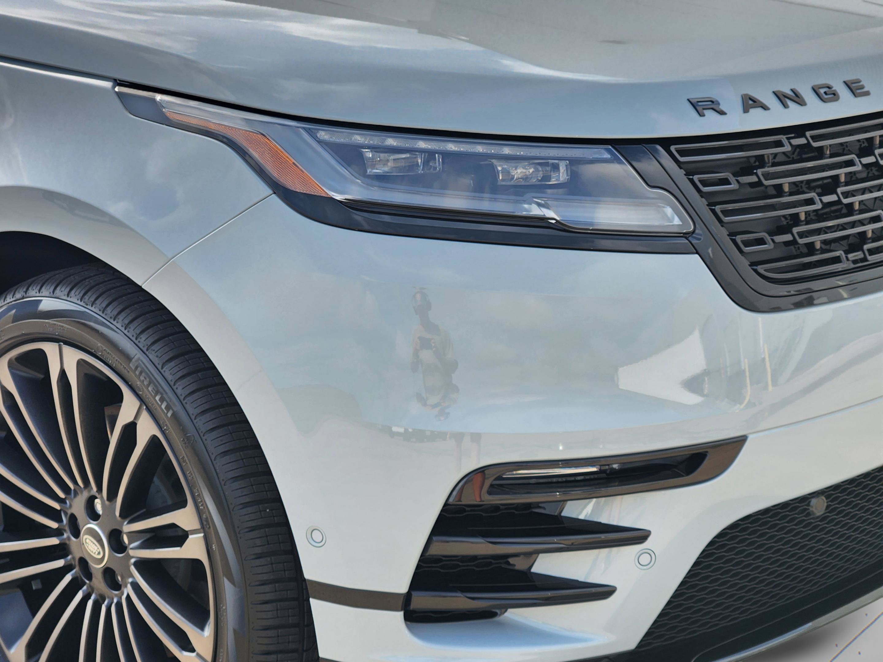 New 2026 Land Rover Range Rover Velar Dynamic SE AWD/4WD image 32