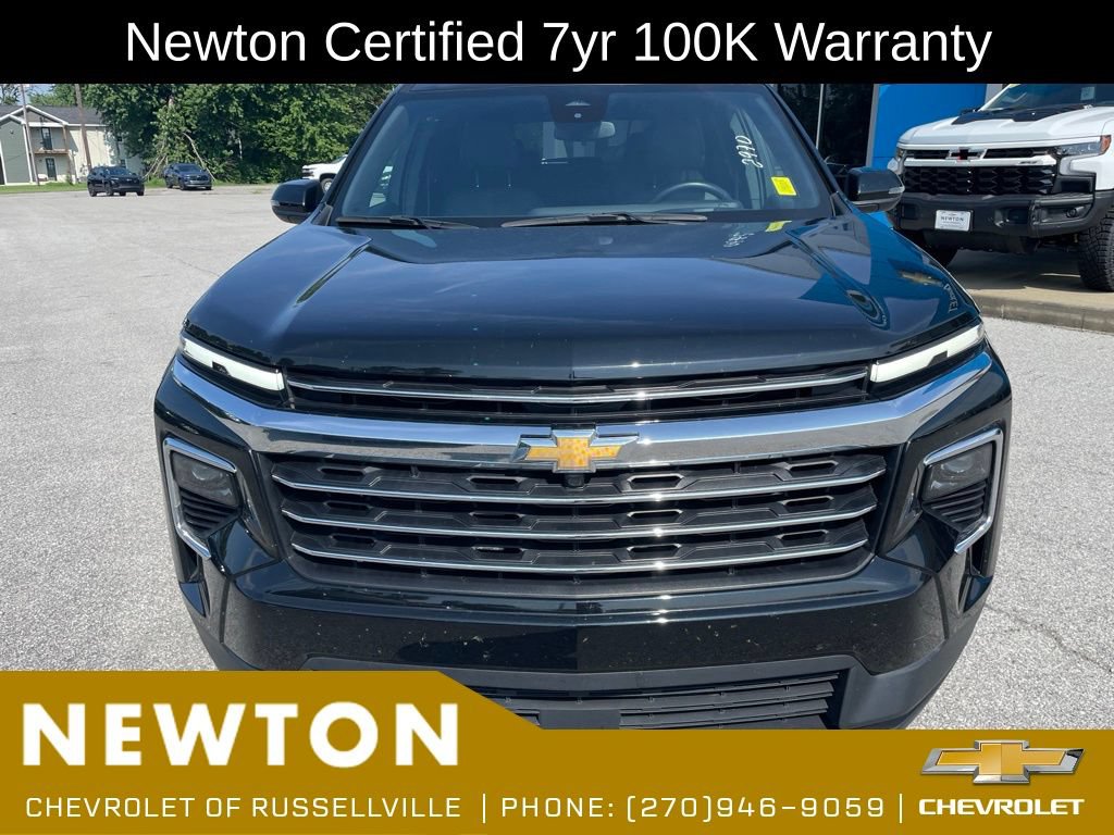 Used 2025 Chevrolet Traverse LT FWD image 3