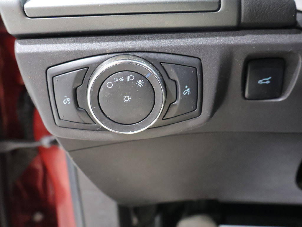 Used 2015 Ford Fusion SE FWD image 28