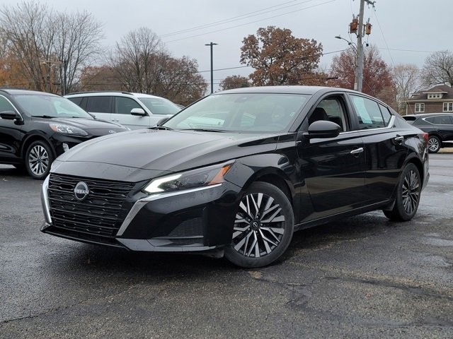 Used 2024 Nissan Altima 2.5 SV image 3