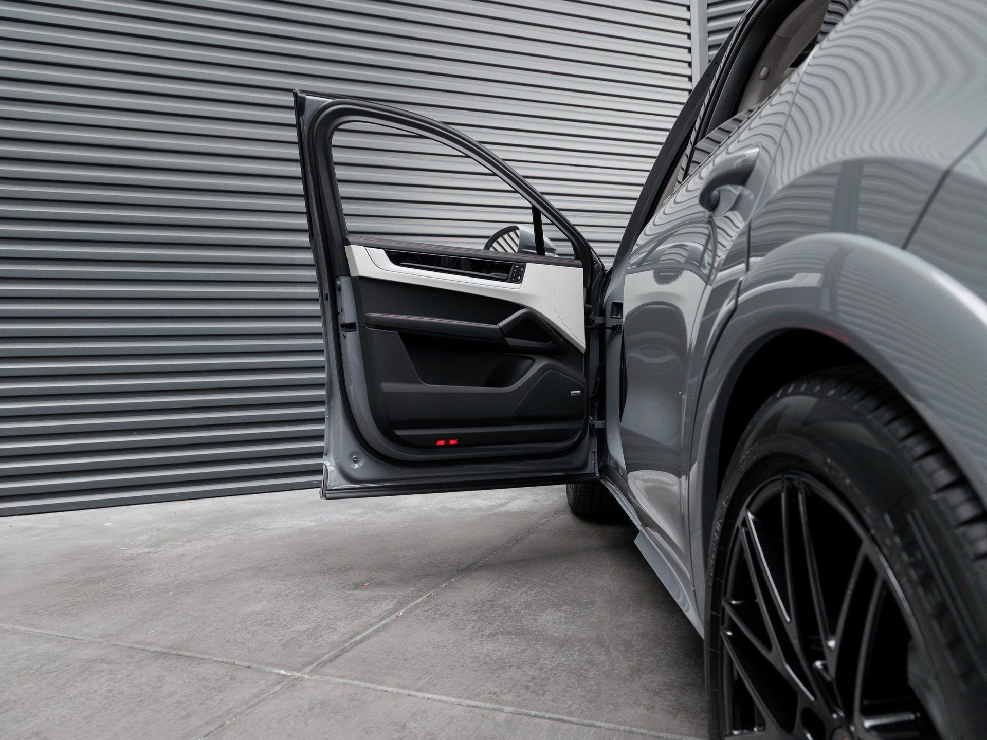 New 2026 Porsche Cayenne S image 13