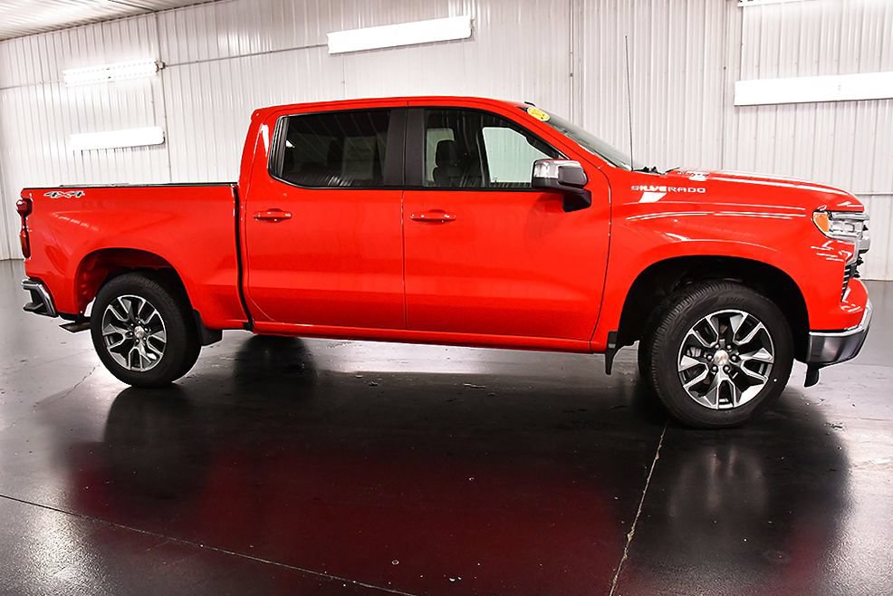Used 2025 Chevrolet Silverado 1500 LT AWD/4WD image 8