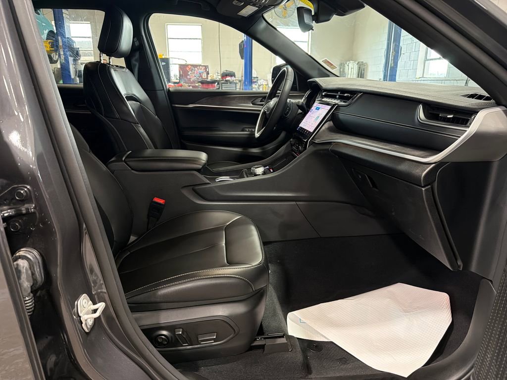 Used 2024 Jeep Grand Cherokee Limited AWD/4WD image 65