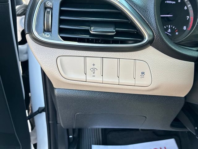 Used 2020 Hyundai Elantra GT FWD image 27