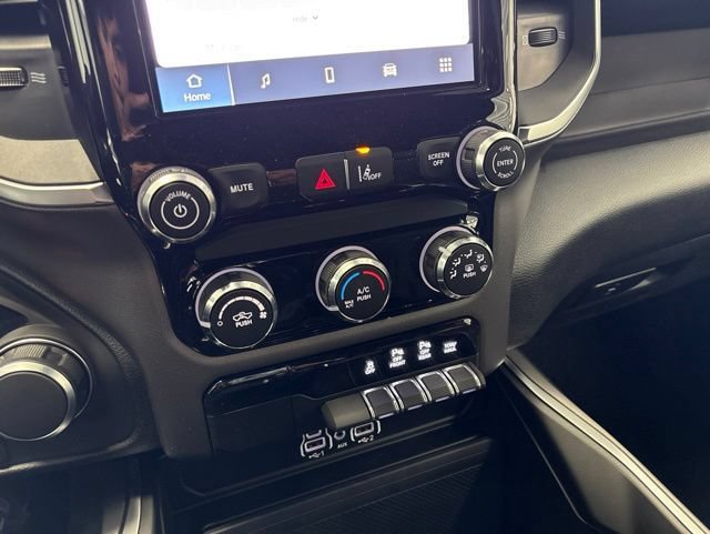New 2026 RAM 1500 Express AWD/4WD image 37