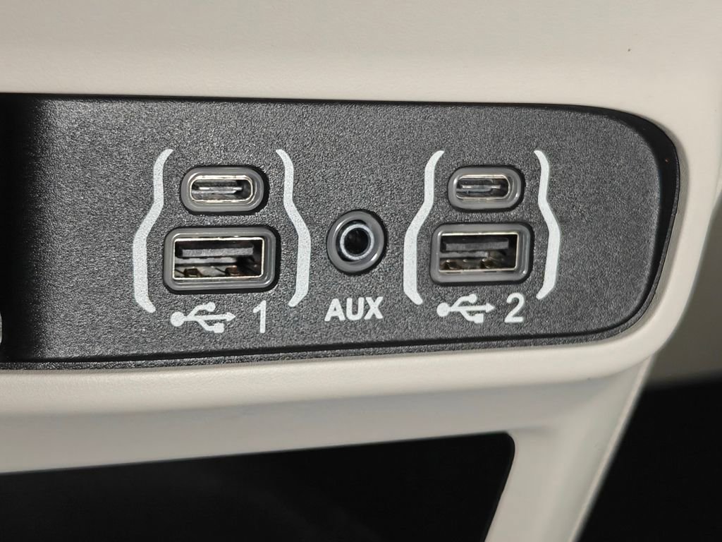 Used 2021 Chrysler Pacifica Touring-L image 60