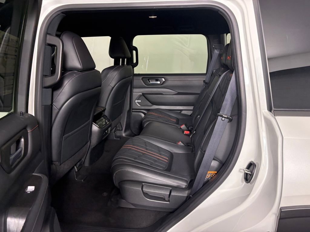 Used 2025 Nissan Armada PRO-4X image 29