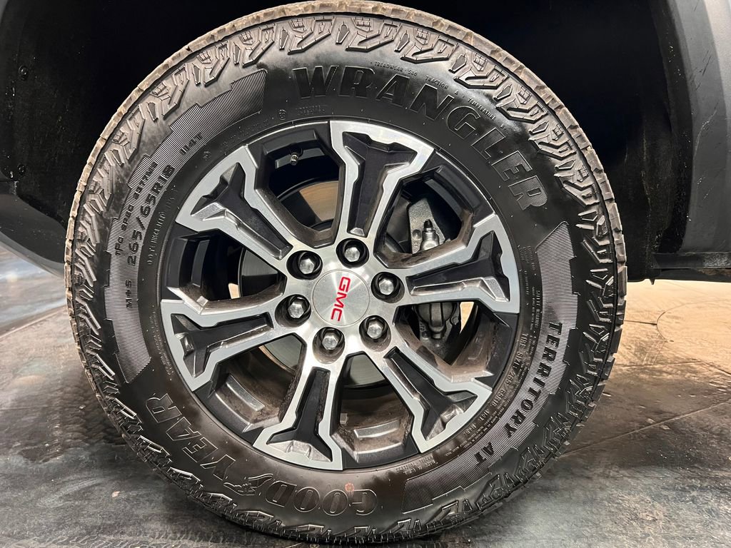 Used 2025 GMC Canyon AT4 w/ AT4 Premium Package image 31