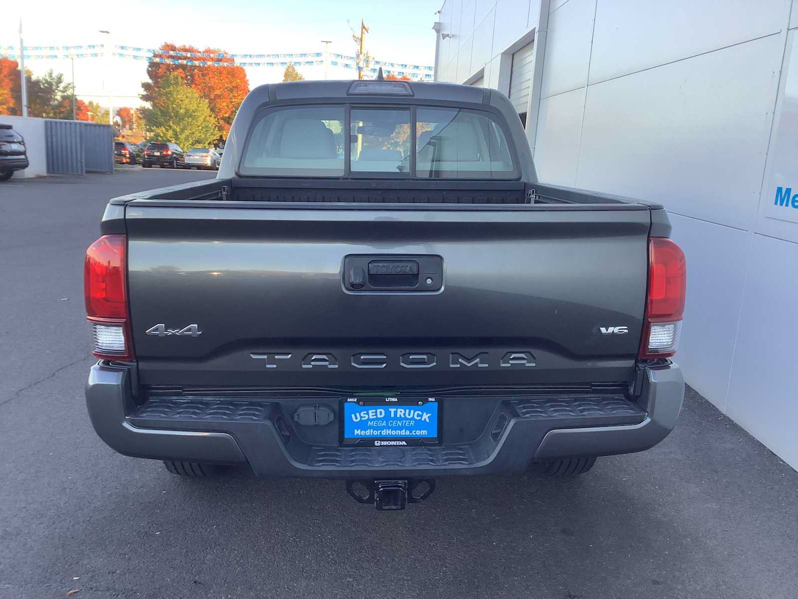 Used 2018 Toyota Tacoma SR w/ SR Convenience Package AWD/4WD image 5