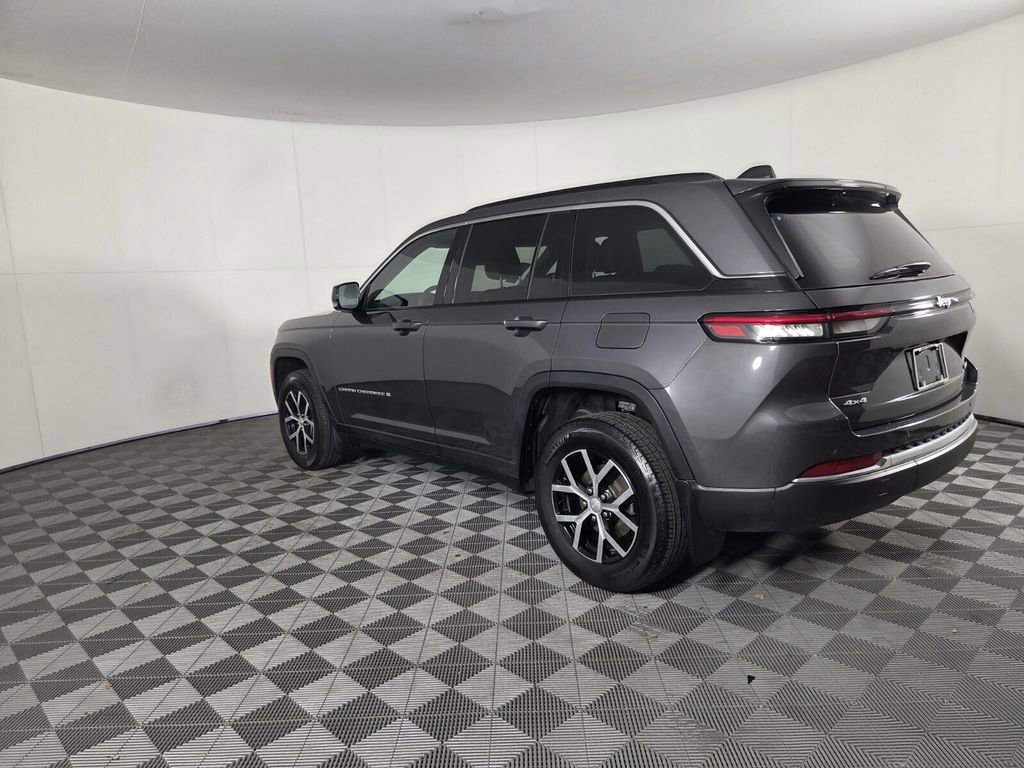 Certified 2025 Jeep Grand Cherokee Limited w/ MOPAR Finishing Package AWD/4WD image 9