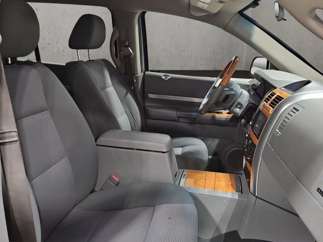 Used 2009 Chrysler Aspen Limited image 19