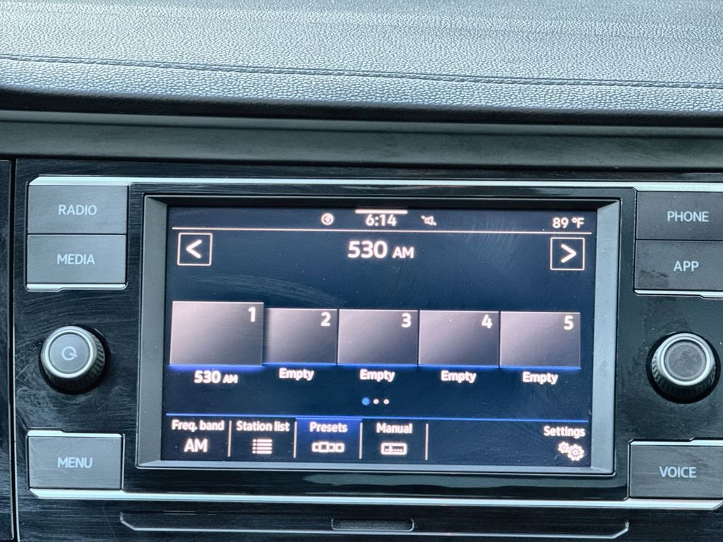 Used 2023 Volkswagen Jetta SE w/ Panoramic Sunroof Package FWD image 12