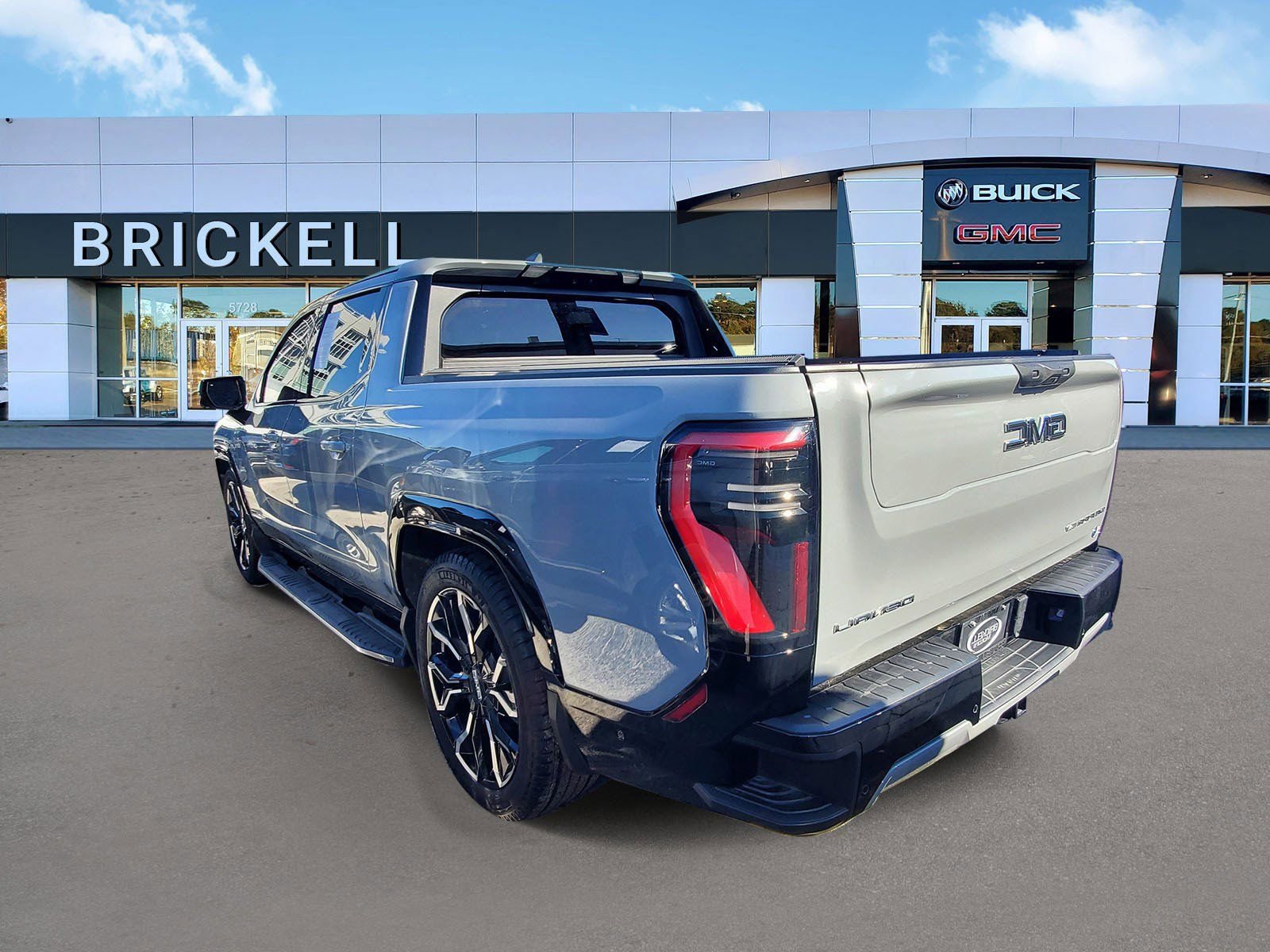 Used 2024 GMC Sierra EV Denali image 4