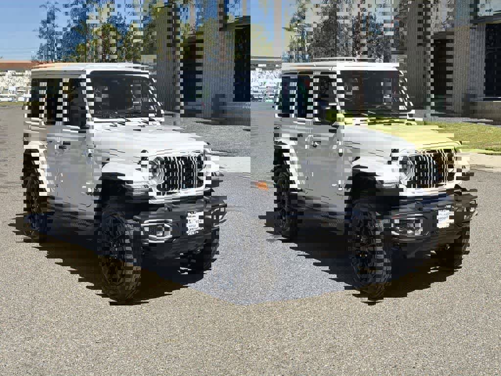 Used 2025 Jeep Wrangler Sahara image 8