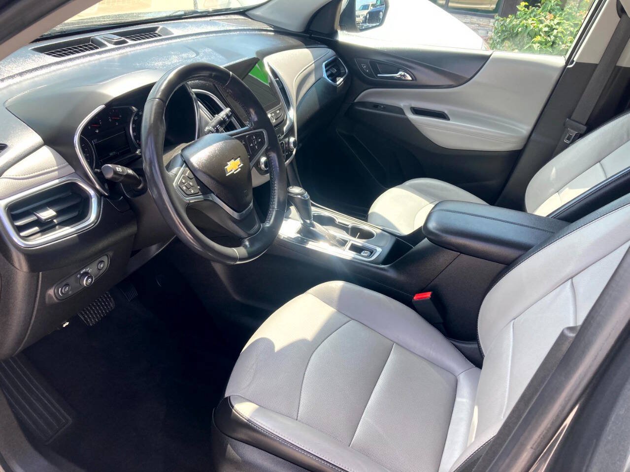 Used 2018 Chevrolet Equinox Premier w/ LPO, Cargo Package FWD image 8
