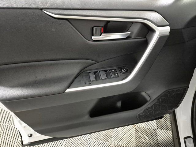 New 2025 Toyota RAV4 SE image 13