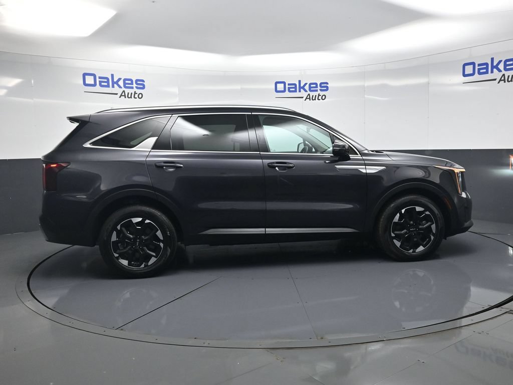 Certified 2025 Kia Sorento S w/ Panoramic Sunroof Package FWD image 9