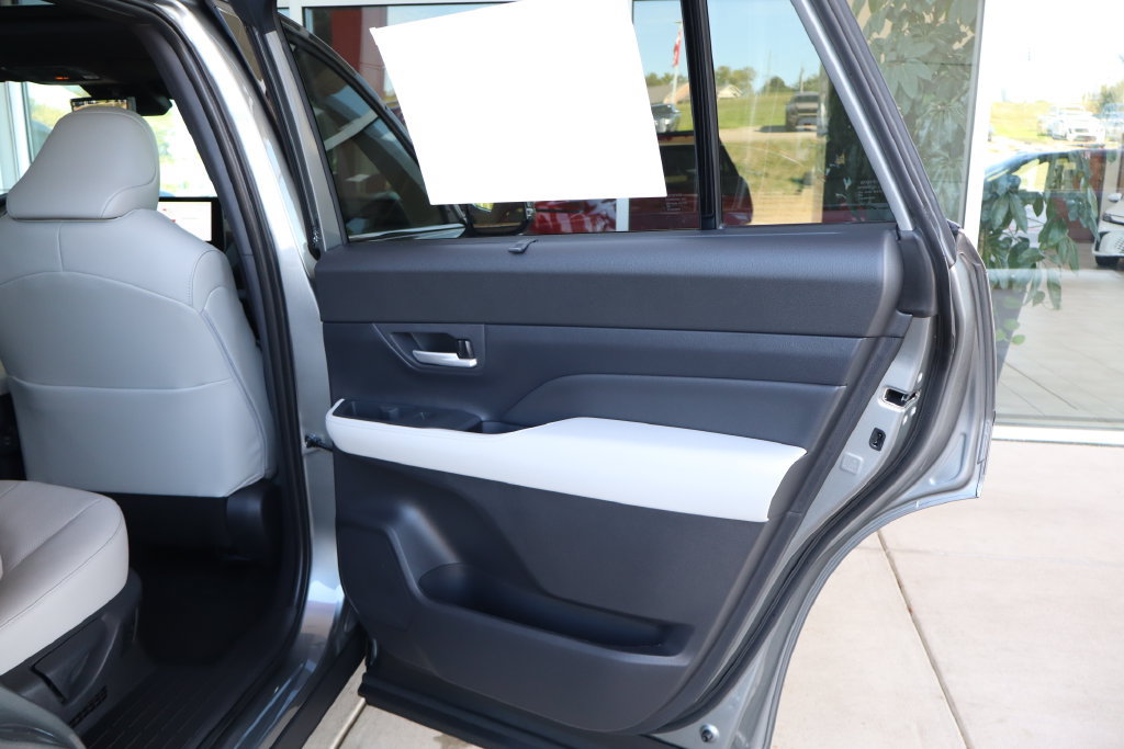New 2026 Toyota Grand Highlander AWD Hybrid image 32