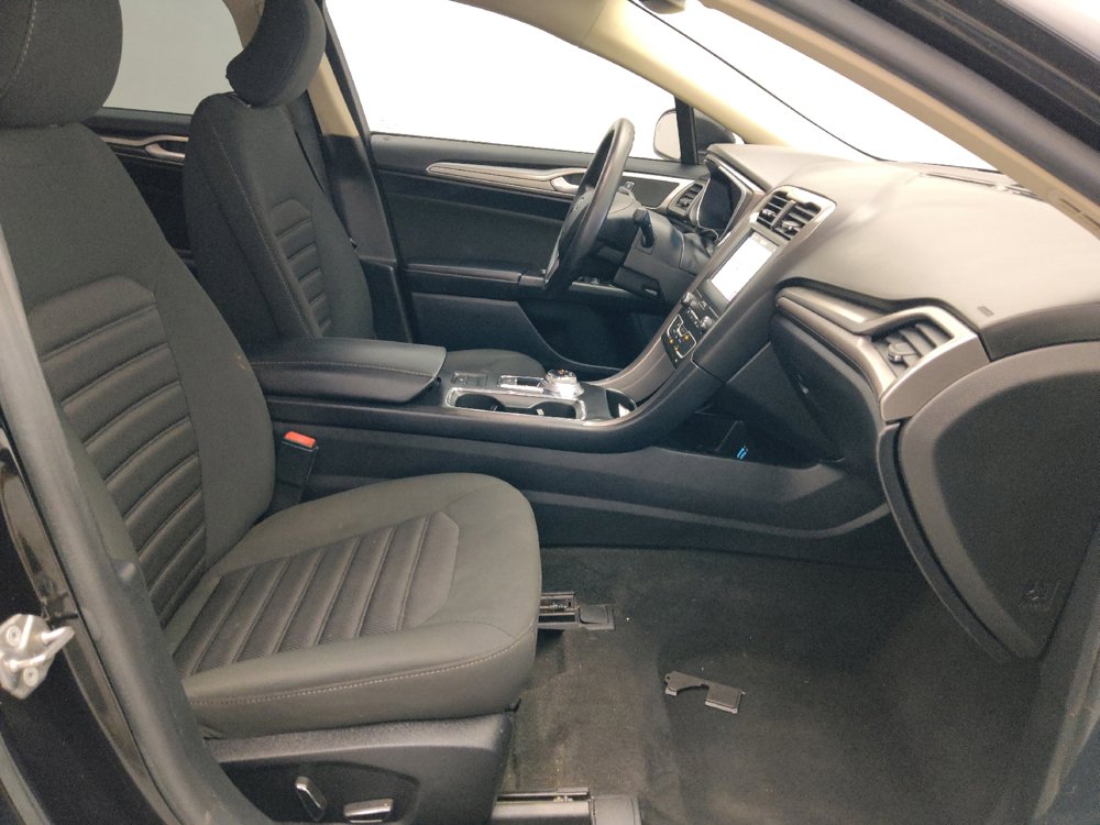 Used 2019 Ford Fusion SE FWD image 21