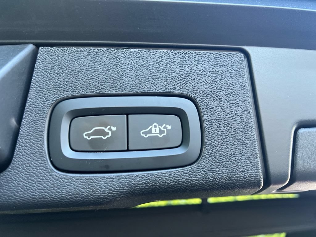 Certified 2023 Volvo XC60 B5 Ultimate AWD/4WD image 28