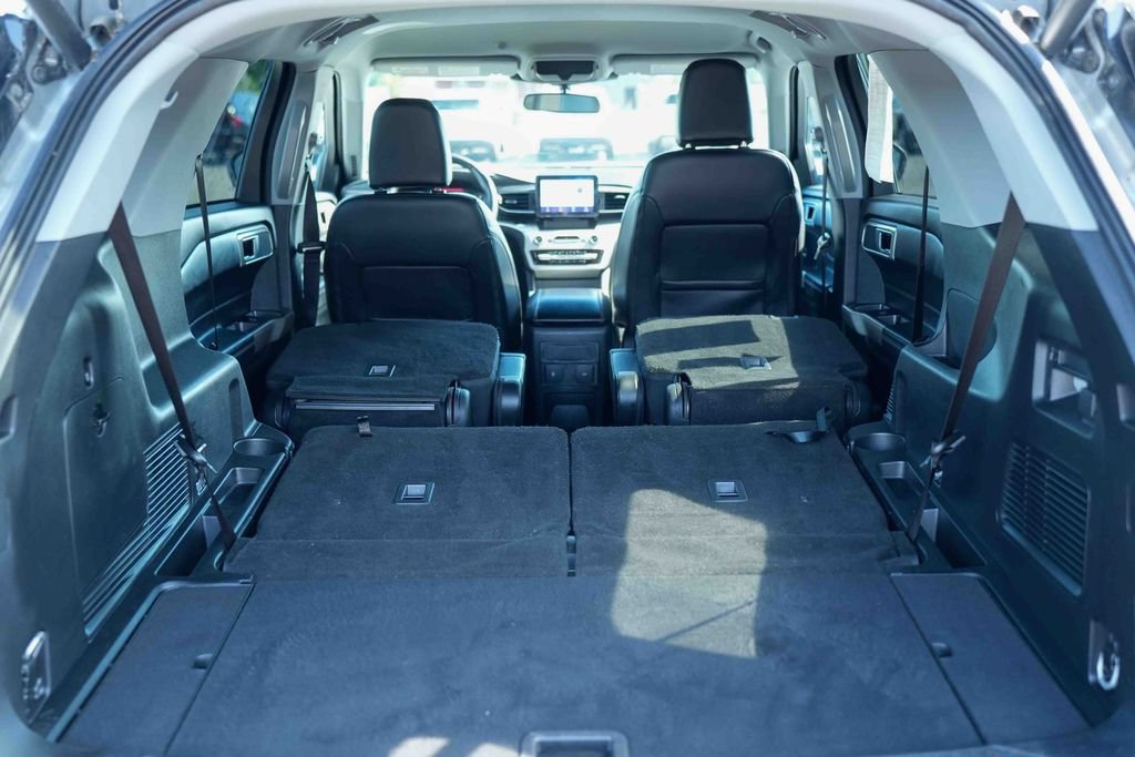 Used 2023 Ford Explorer XLT w/ Equipment Group 202A AWD/4WD image 11