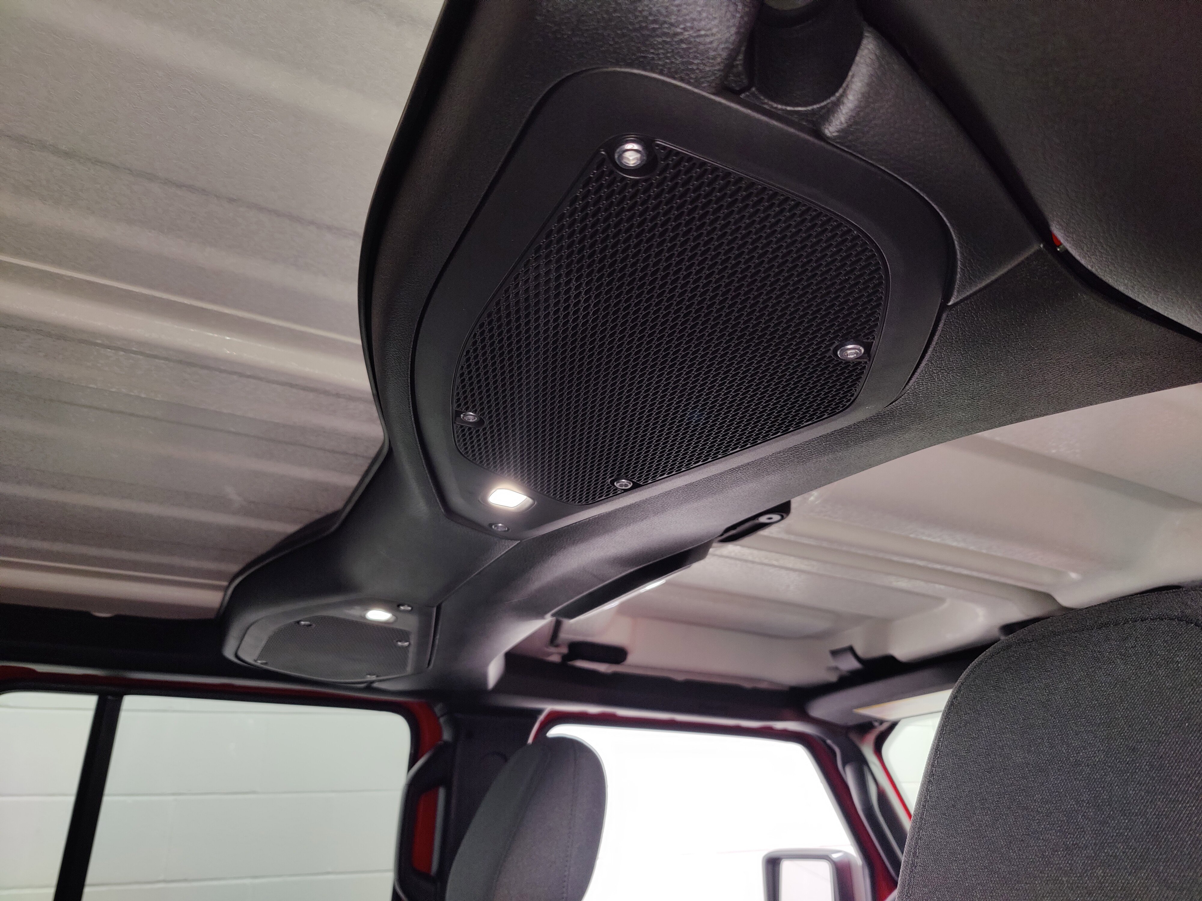 Used 2025 Jeep Wrangler Unlimited Sahara image 13