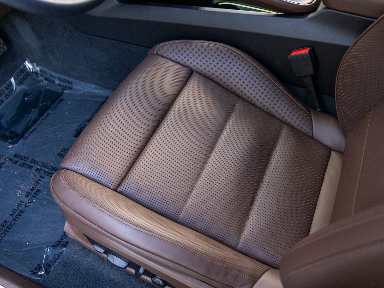 Certified 2025 Porsche Macan 4 Electric image 25