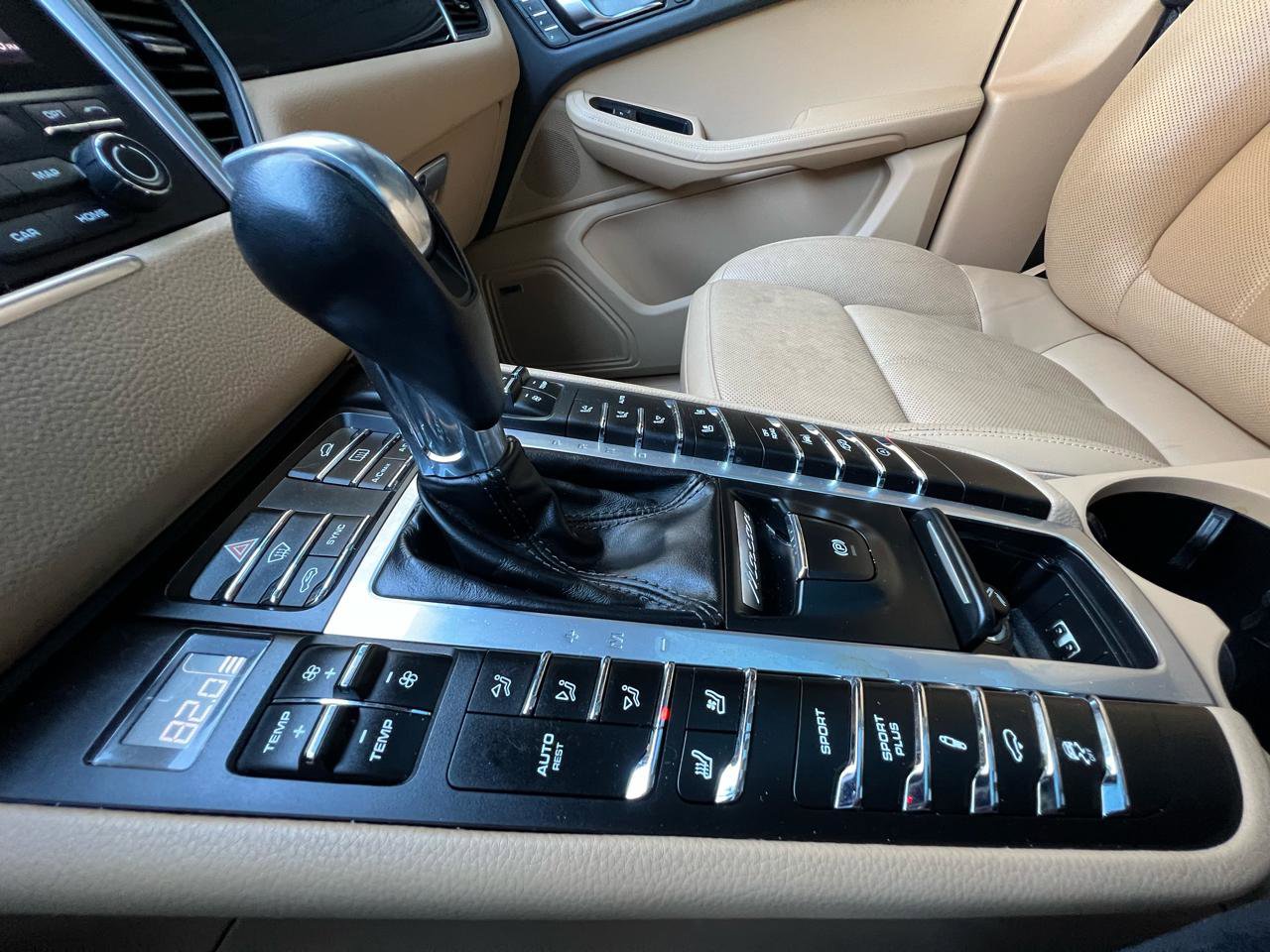 Used 2018 Porsche Macan image 37