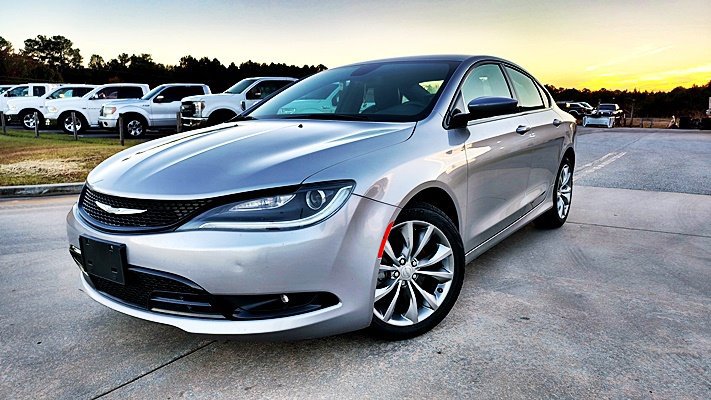 Used 2016 Chrysler 200 S image 1