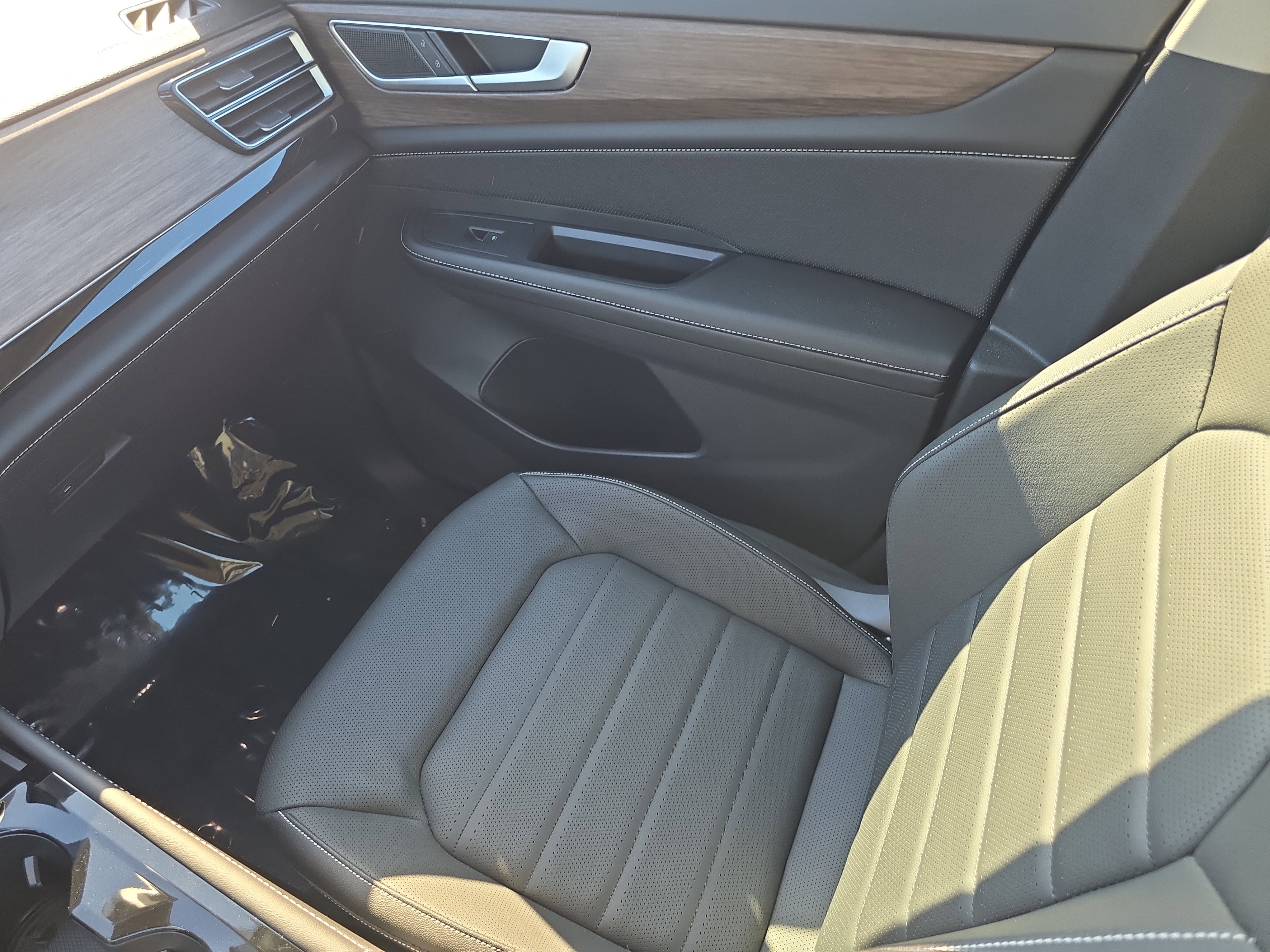 New 2026 Volkswagen Atlas SEL image 14