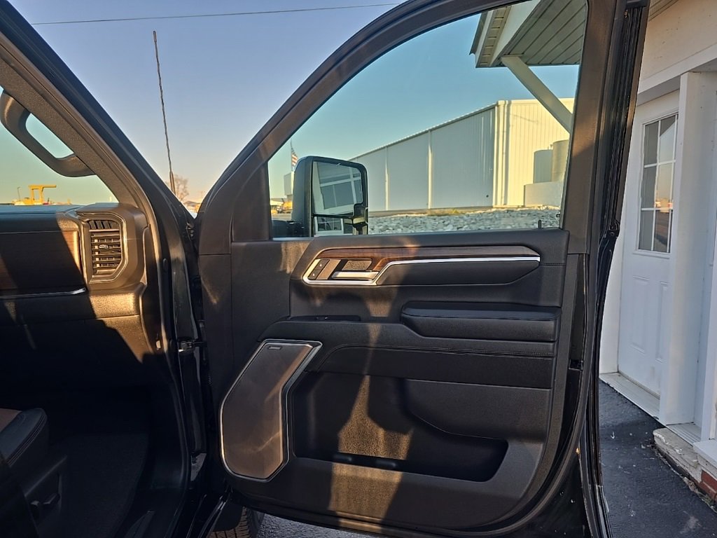 Used 2025 Chevrolet Silverado 3500 High Country w/ High Country Premium Package image 22