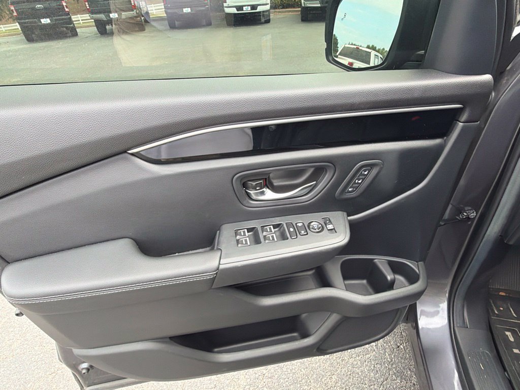 Used 2025 Honda Pilot Touring image 6