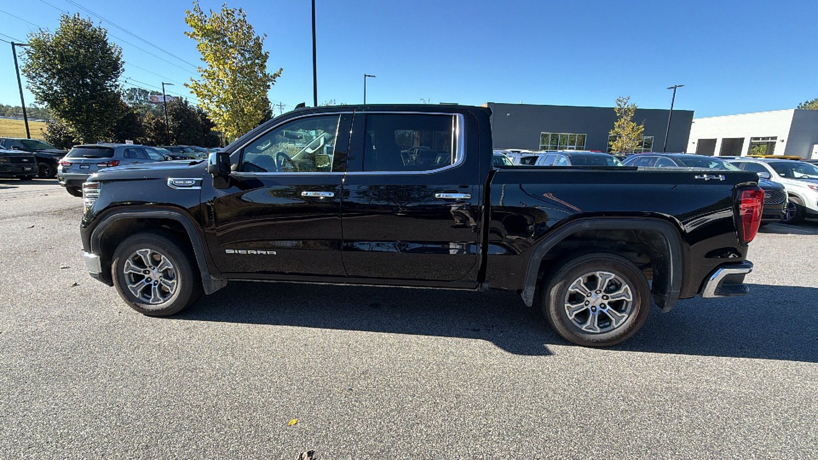 Used 2025 GMC Sierra 1500 SLT AWD/4WD image 11
