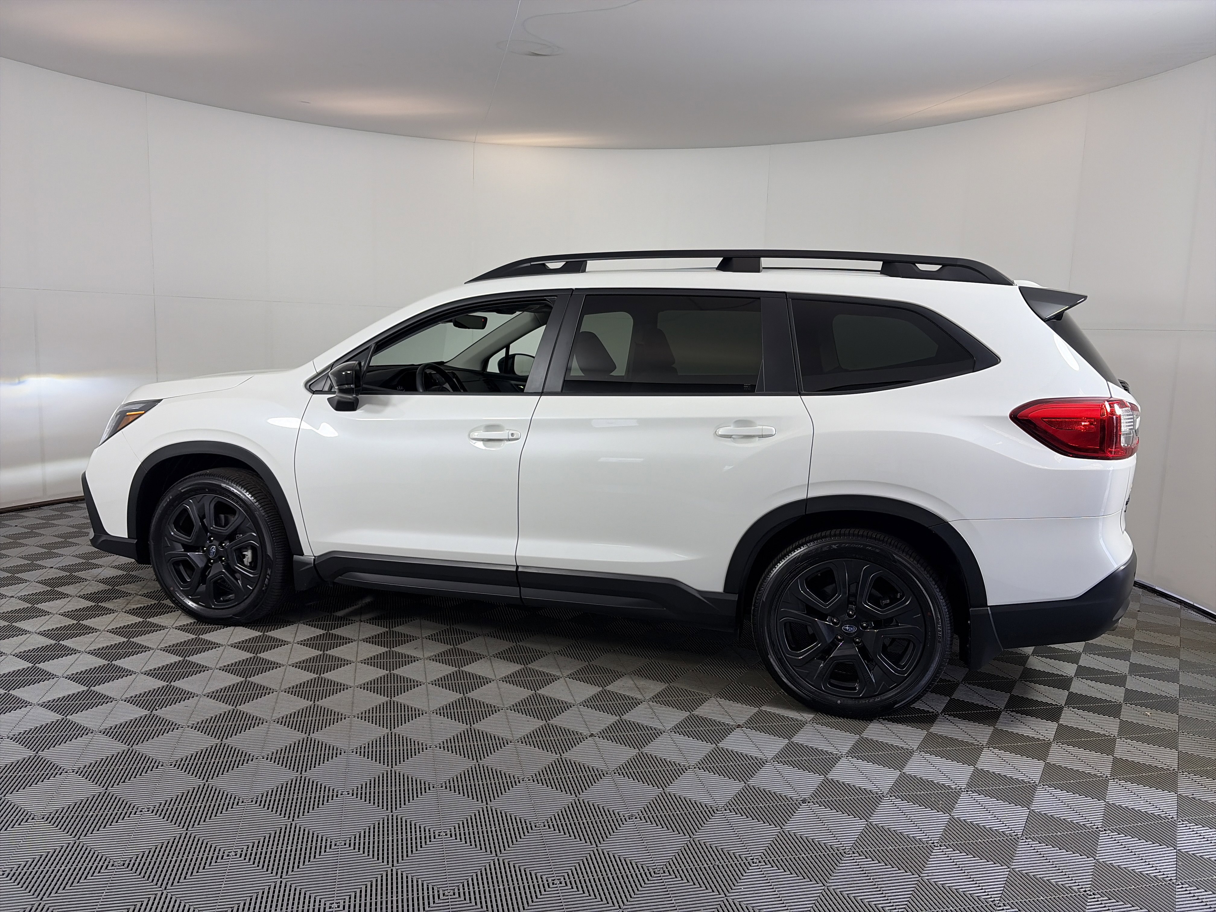 Used 2025 Subaru Ascent Onyx Edition AWD/4WD image 9