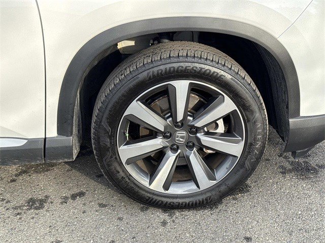 Used 2025 Honda Pilot Touring image 7