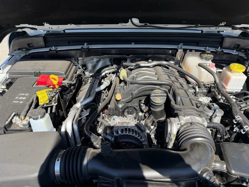 Used 2025 Jeep Gladiator Mojave w/ Convenience Group image 12