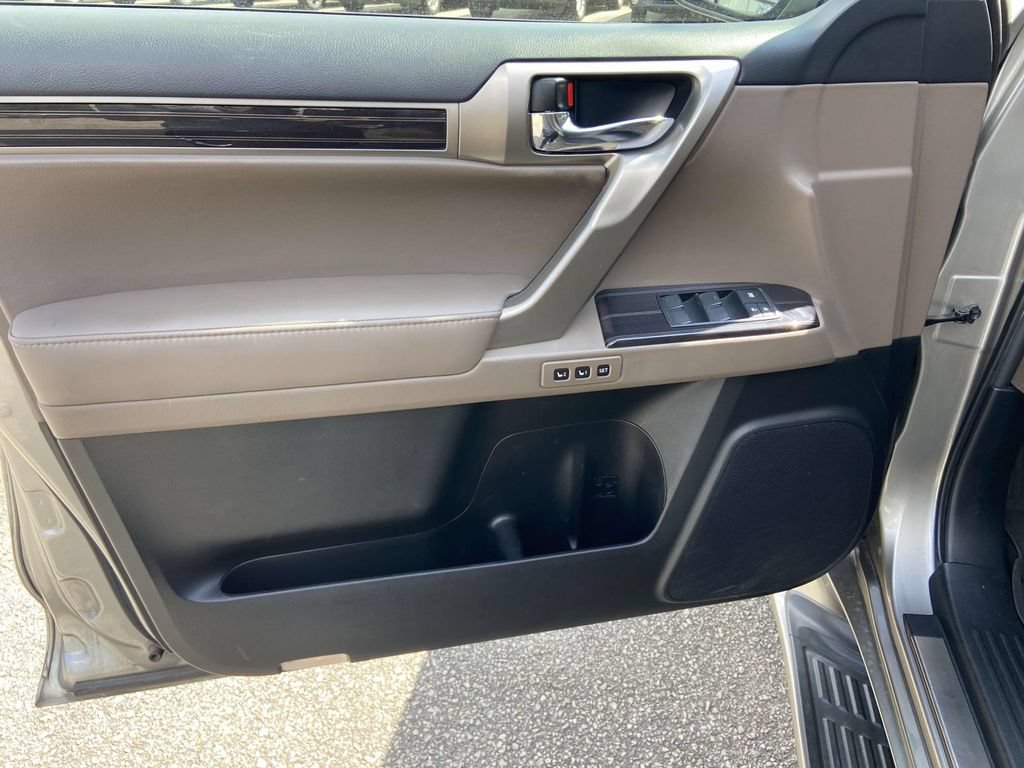 Used 2020 Lexus GX 460 Premium w/ Premium Package AWD/4WD image 12