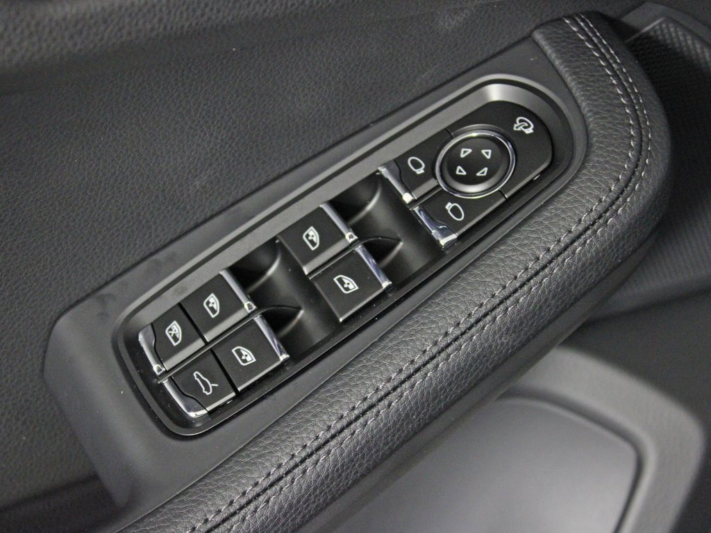 Used 2026 Porsche Macan image 15