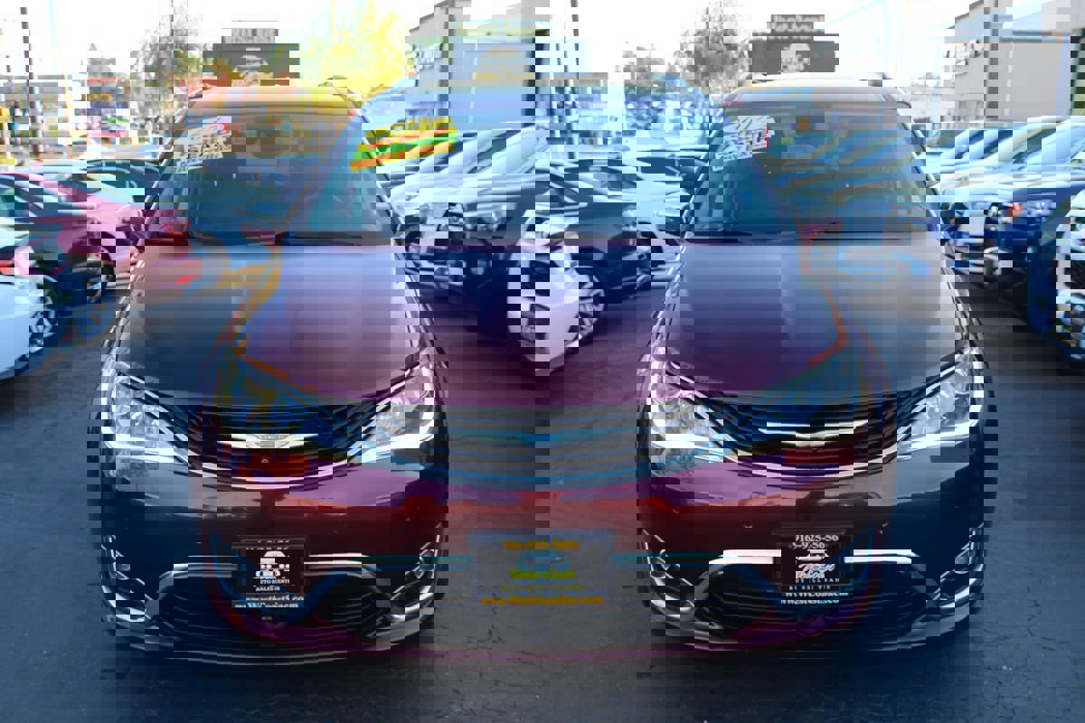 Used 2017 Chrysler Pacifica Platinum image 3