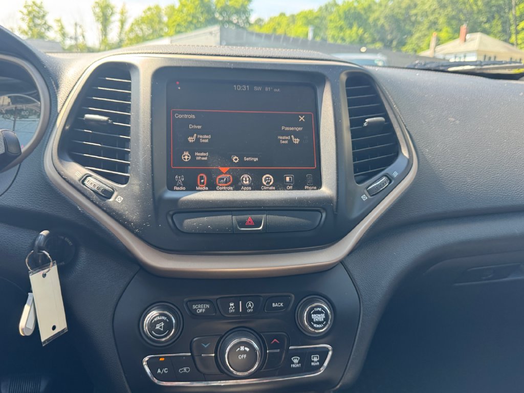 Used 2016 Jeep Cherokee Latitude w/ Cold Weather Group AWD/4WD image 16