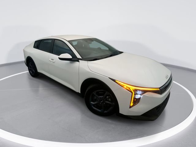 Used 2025 Kia K4 LXS image 1