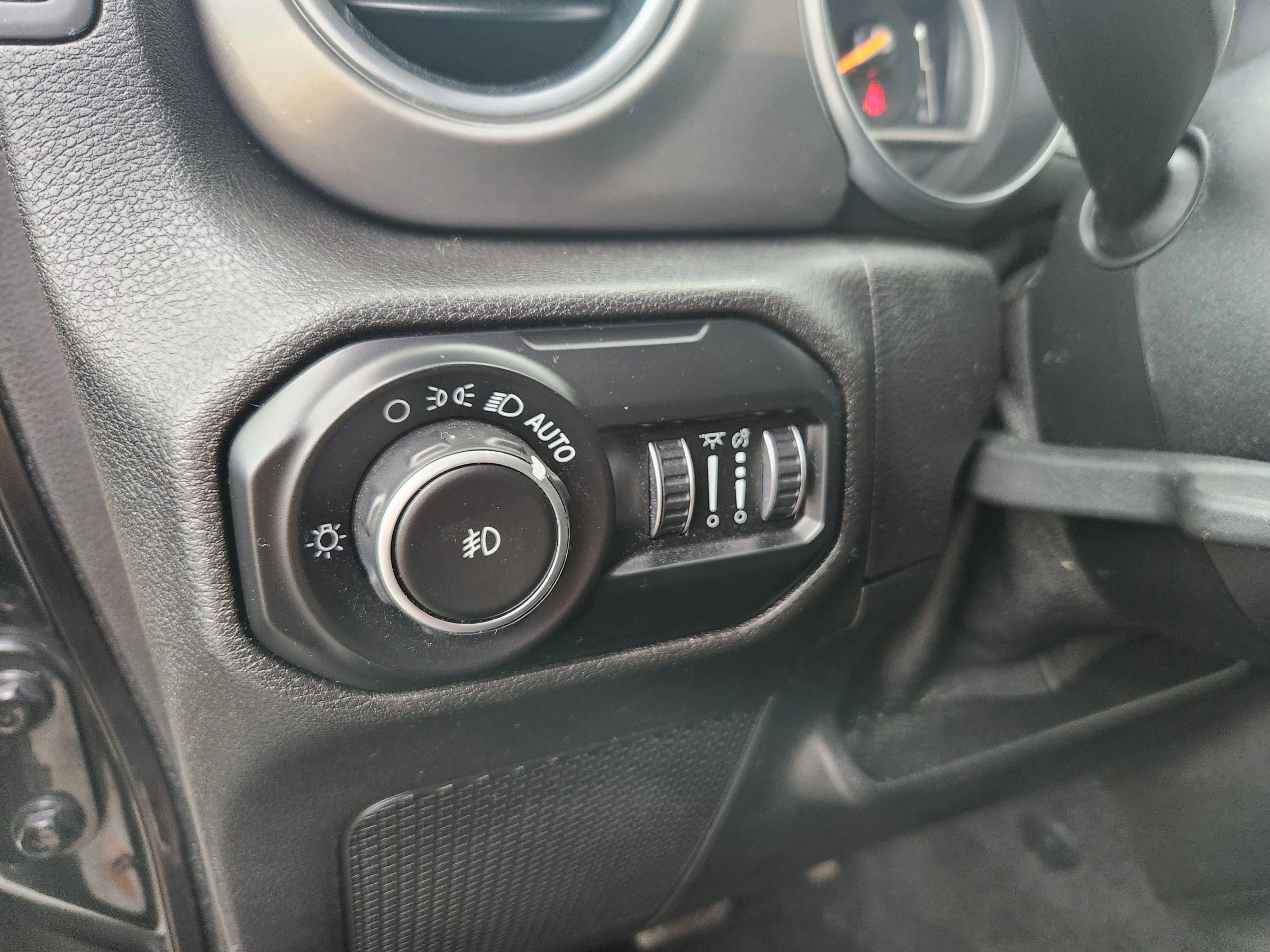 Used 2020 Jeep Wrangler Unlimited Sahara image 28