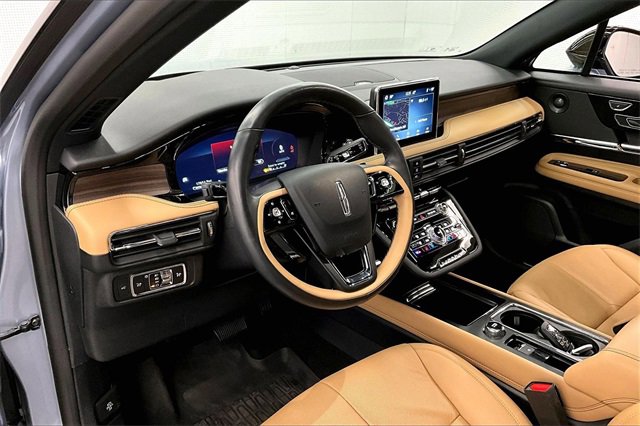 Used 2022 Lincoln Corsair Reserve w/ Luxury Package image 13