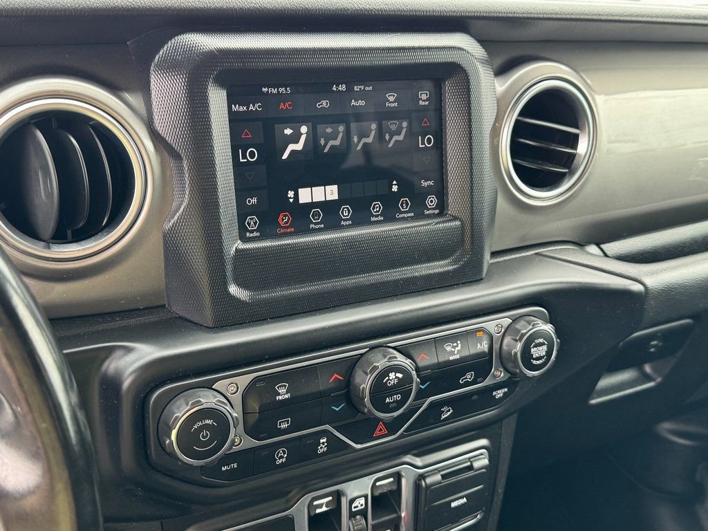 Used 2020 Jeep Wrangler Unlimited Sahara image 32