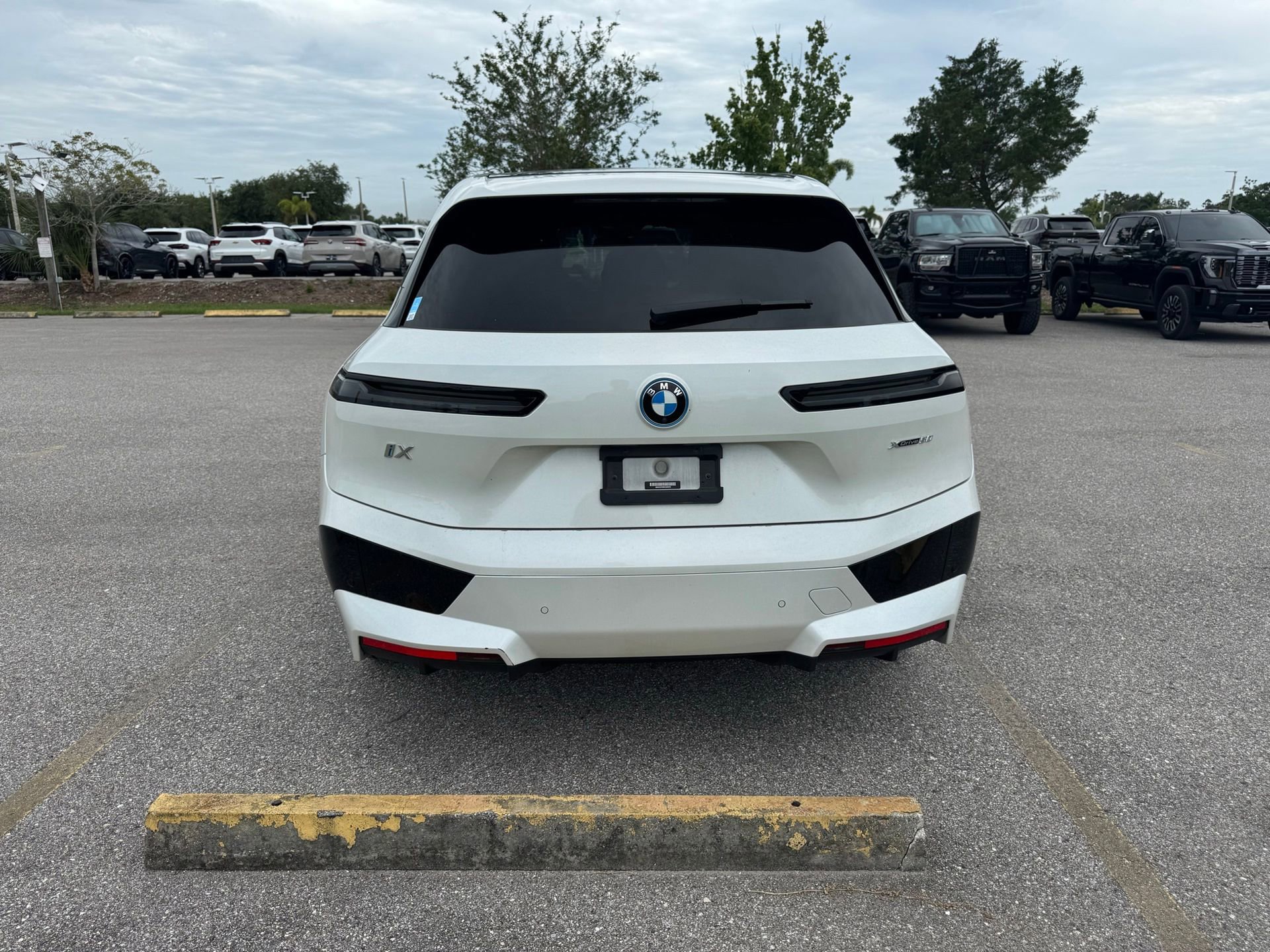 Certified 2024 BMW iX xDrive50 w/ Sport Package AWD/4WD image 4